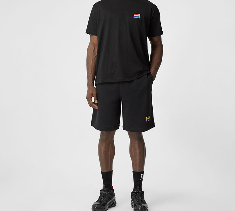 Burberry Unisex Black T-Shirt with Rainbow Patch Design 80320921 圖 4