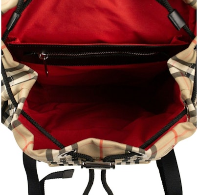 博柏利经典格纹尼龙双肩包米色 Lookbook 博柏利经典格纹尼龙双肩包米色