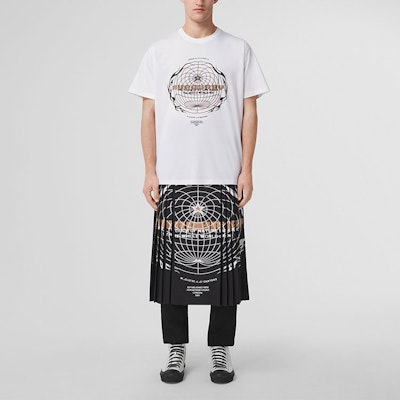 バーバリー ホワイト オーバーサイズ Tシャツ スフェリカルプリントデザイン付き. 80494571 Shop バーバリー ホワイト オーバーサイズ Tシャツ スフェリカルプリントデザイン付き. 80494571