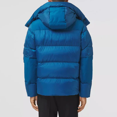 巴宝莉海军蓝修身冬季羽绒服,带可拆卸连帽。 80438471 Purchase 巴宝莉海军蓝修身冬季羽绒服,带可拆卸连帽。 80438471