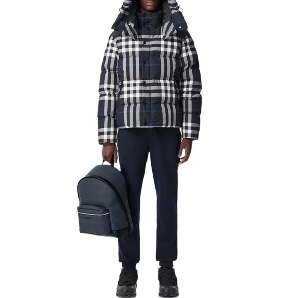 Lookbook 巴宝莉男士可拆卸连帽冬季羽绒外套 深蓝夜色格纹 80592121