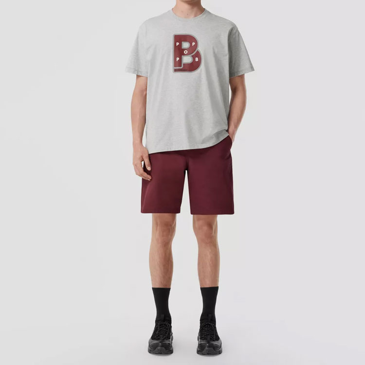 Lookbook Burberry x Pop Trading Company Logo Kelabu Crewneck T-Shirt FW22 Lelaki. 80573241