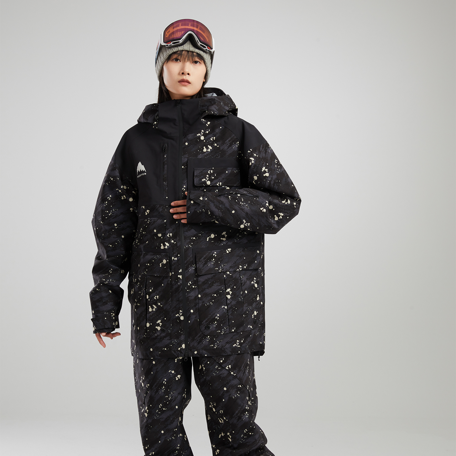 Shop Burton AIZAWA 迷彩Logo拉鍊連帽外套 男女款 黑色 88803999001