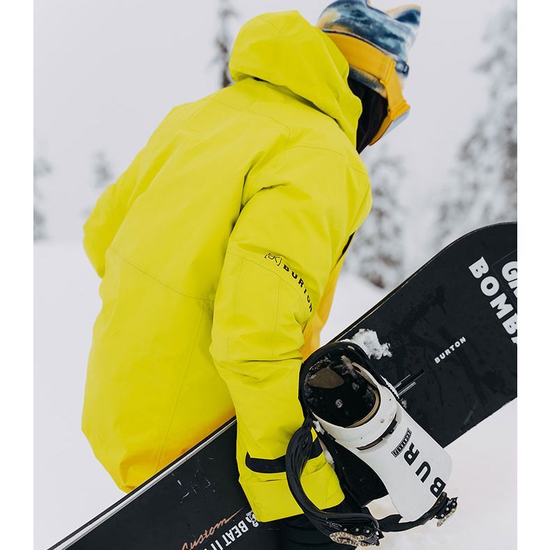 Shop BURTON AK Tusk GORE-TEX Pro 3L防水透氣滑雪外套 男士 黃色 21041104700