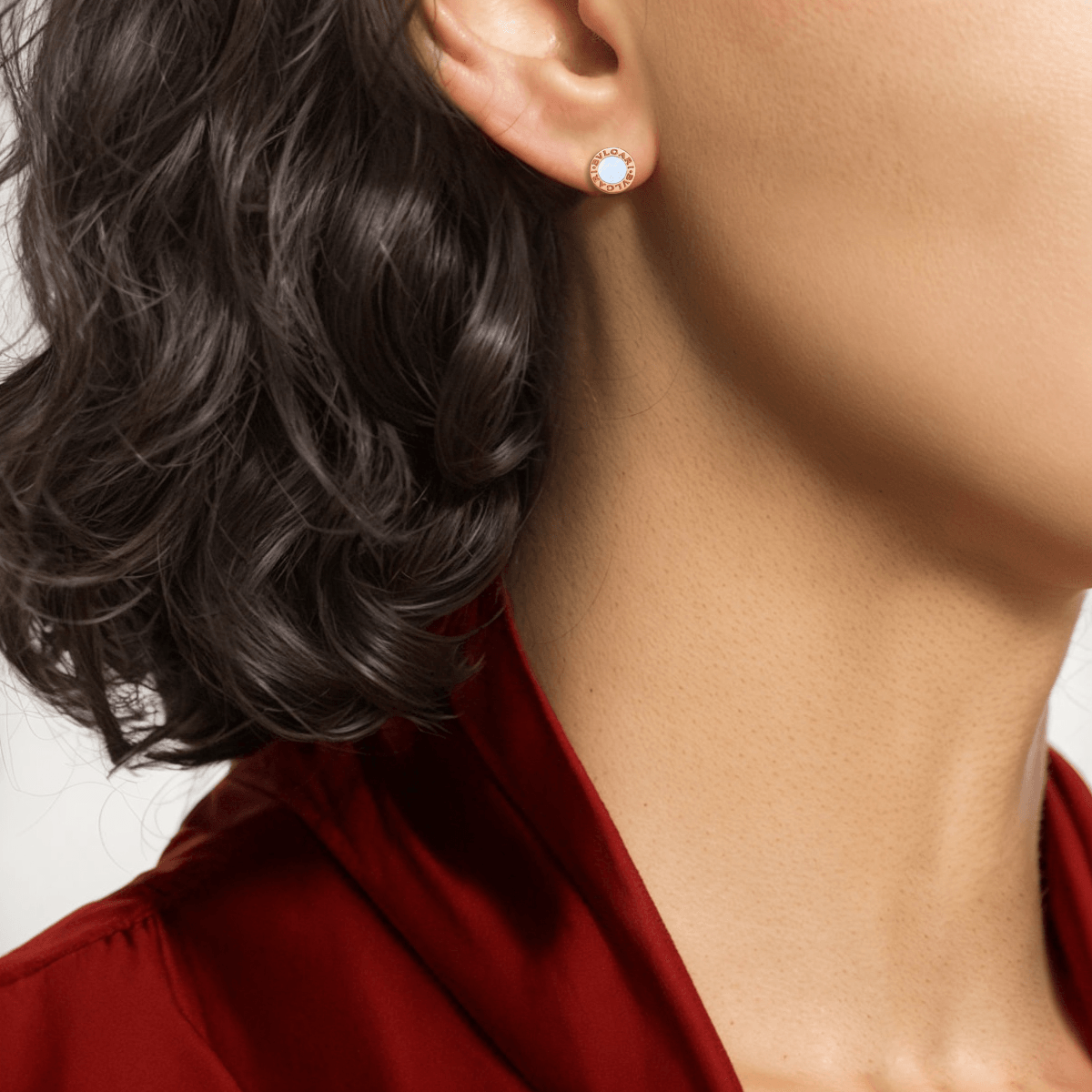 Lookbook BVLGARI 18K玫瑰金圓形珍珠母耳釘 情侶款 男女皆宜 354732