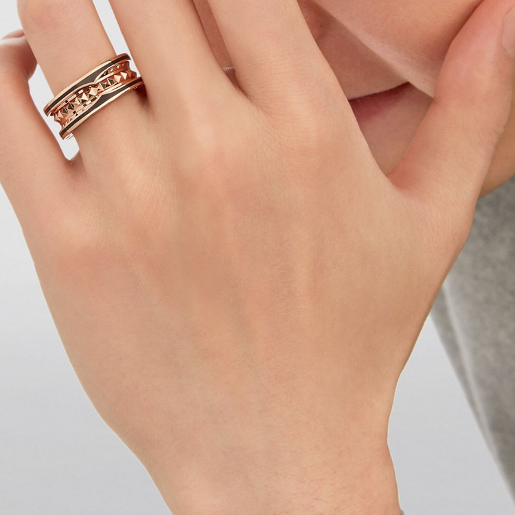 Lookbook BVLGARI B.ZERO1 18K玫瑰金雙圈情侶戒指 - 玫瑰金款式 AN859090