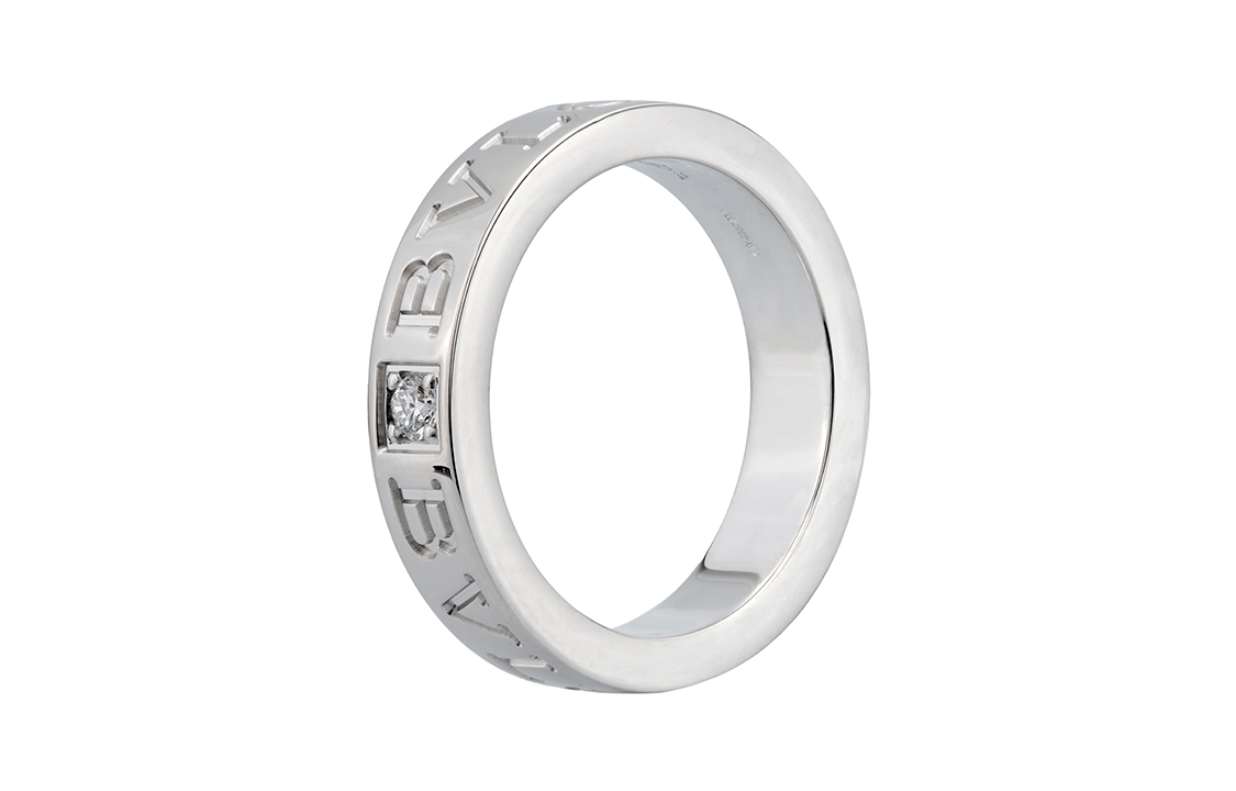 Lookbook BVLGARI 18K白金鑽石Logo戒指 情侶設計 男女通用 AN853348