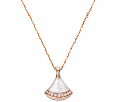 Lookbook BVLGARI DIVAS'' DREAM 玫瑰金18K珍珠母貝男女皆宜項鍊吊墜 CL858847-358365