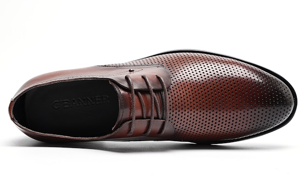 千百度C°BANNER 頂級頭層牛皮 時尚舒適透氣打孔 正裝皮鞋 男款 棕色 Shop 千百度C°BANNER 頂級頭層牛皮 時尚舒適透氣打孔 正裝皮鞋 男款 棕色