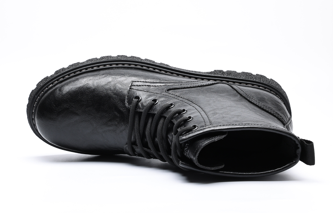 Lookbook C°BANNER Retro 'Black Marten' Sepatu Hitam Martenスニーカー C0623774X01