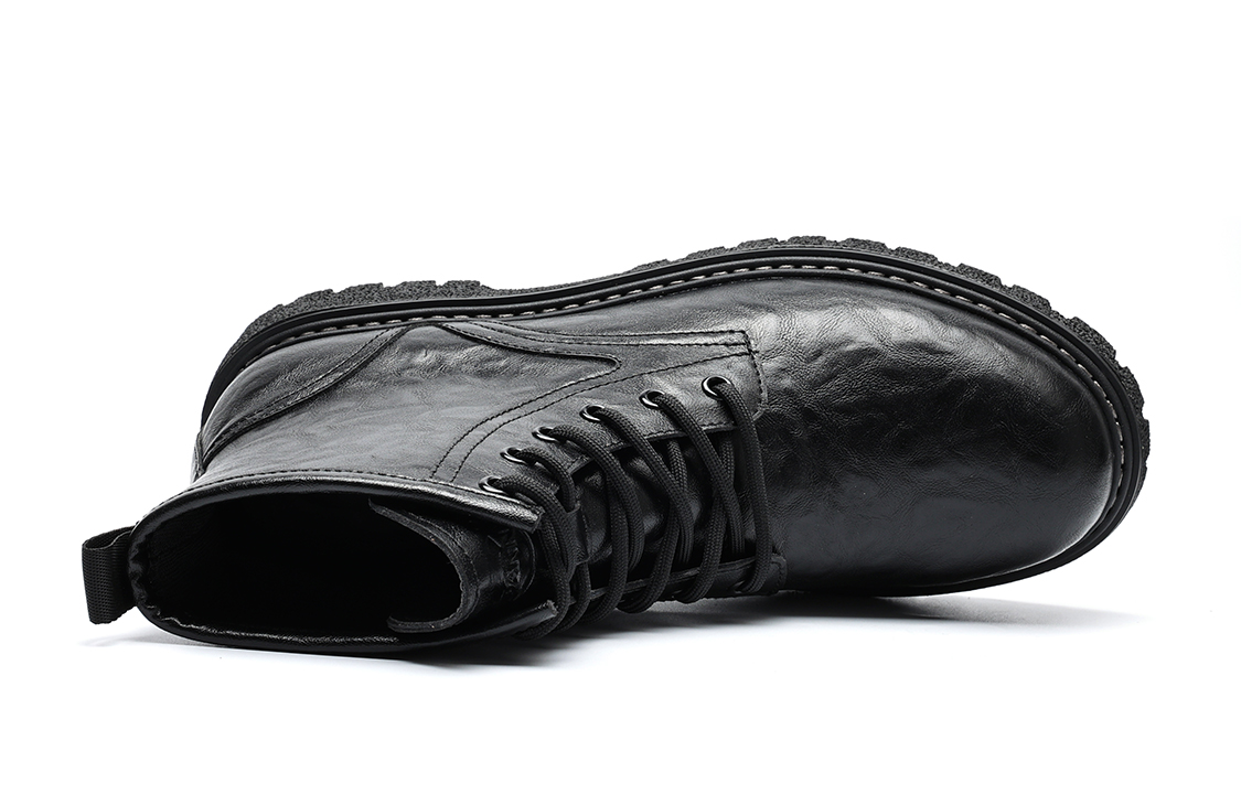 Shop C°BANNER Retro 'Black Marten' Sepatu Hitam Martenスニーカー C0623774X01