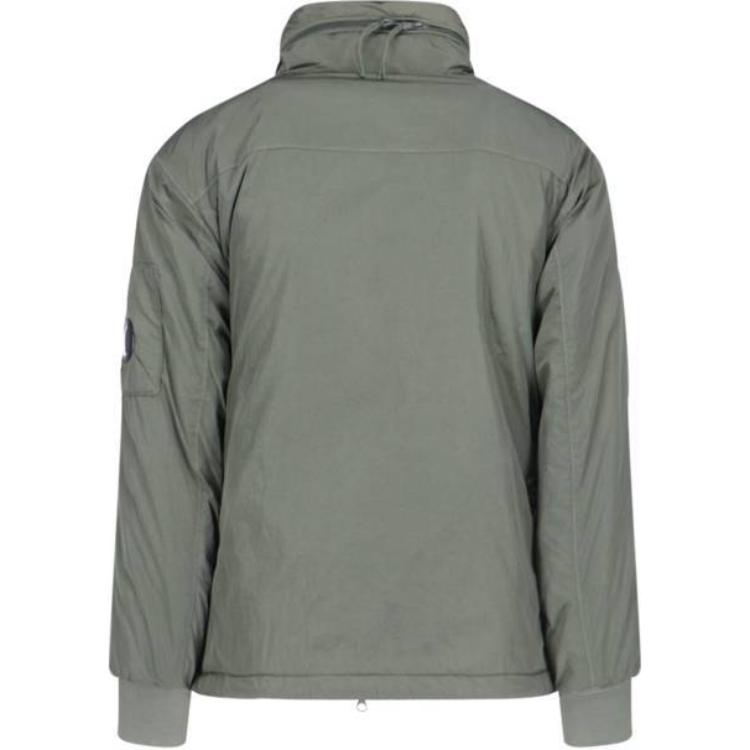 Lookbook C.P. 컴퍼니 그린 로고 배지 지퍼 업 재킷. CMOW089A005904G674