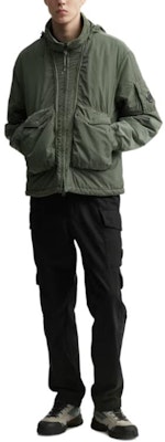 C.P. 컴퍼니 그린 로고 배지 지퍼 업 재킷. CMOW089A005904G674 Purchase C.P. 컴퍼니 그린 로고 배지 지퍼 업 재킷. CMOW089A005904G674