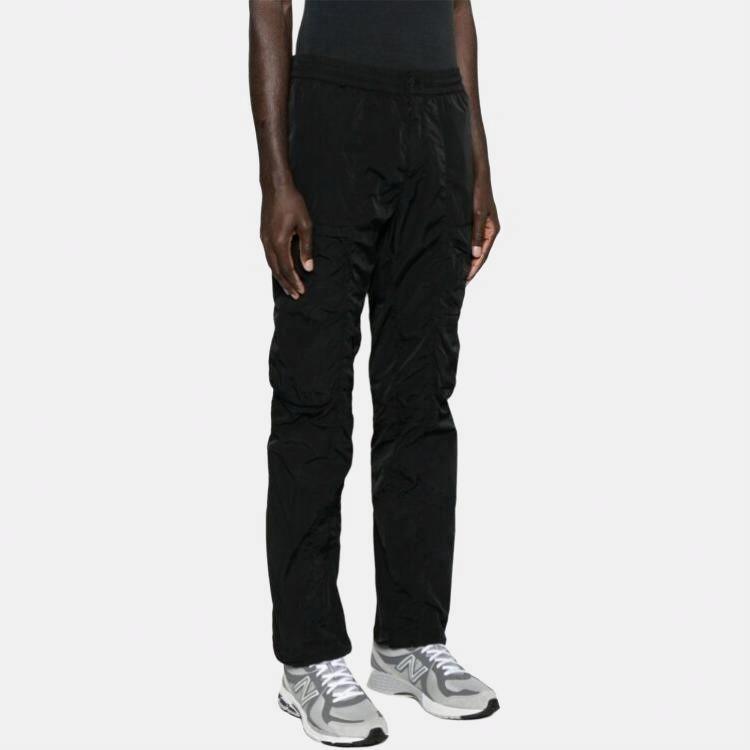 Shop C.P. カンパニー テーパード ニット ジョガーパンツ ブラック 18CMPA063A005904G-999