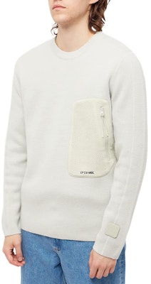 C.P. カンパニー FW22 ベージュ ニット セーター クルーネック ロゴパッチ付き 13CMKN039A-006390A-118 Purchase C.P. カンパニー FW22 ベージュ ニット セーター クルーネック ロゴパッチ付き 13CMKN039A-006390A-118