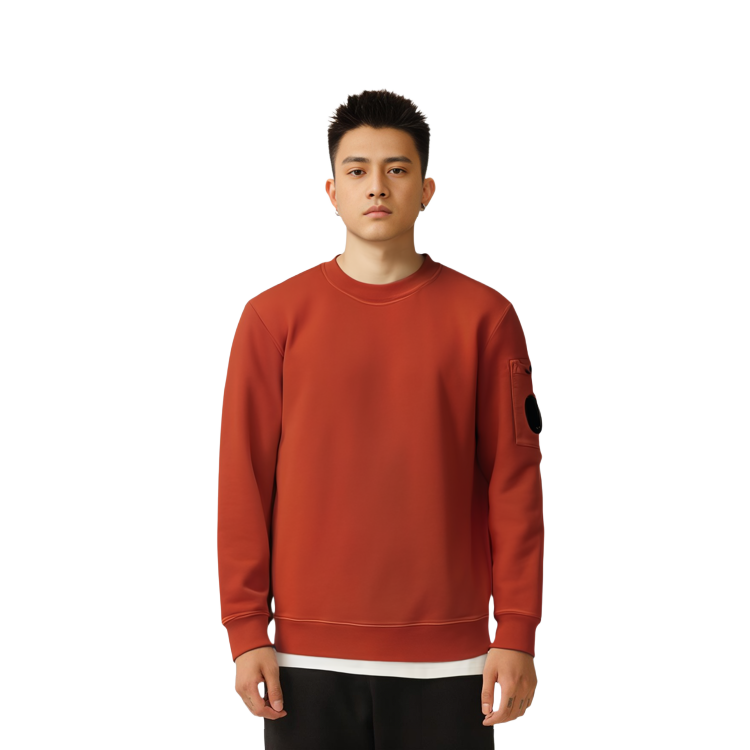 Sizing C.P. カンパニー FW23 レッド クルーネックスウェットシャツ スリーブレンズロゴ付き 15CMSS008A006372R547