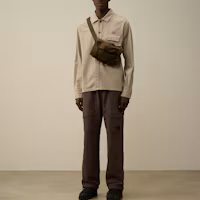 Lookbook C.P. Company 男士秋冬款刺繡標誌寬鬆襯衫卡其色 CMSH159A110181G327