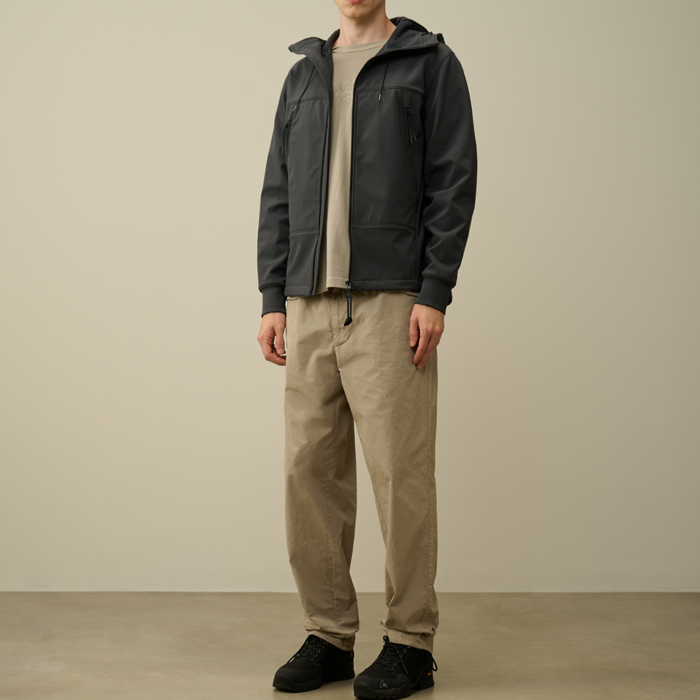 Purchase C.P. カンパニー FW24 ゴーグル ジッパー フーディ ポケット ジャケット ブラック サンド CMOW012A006097A995