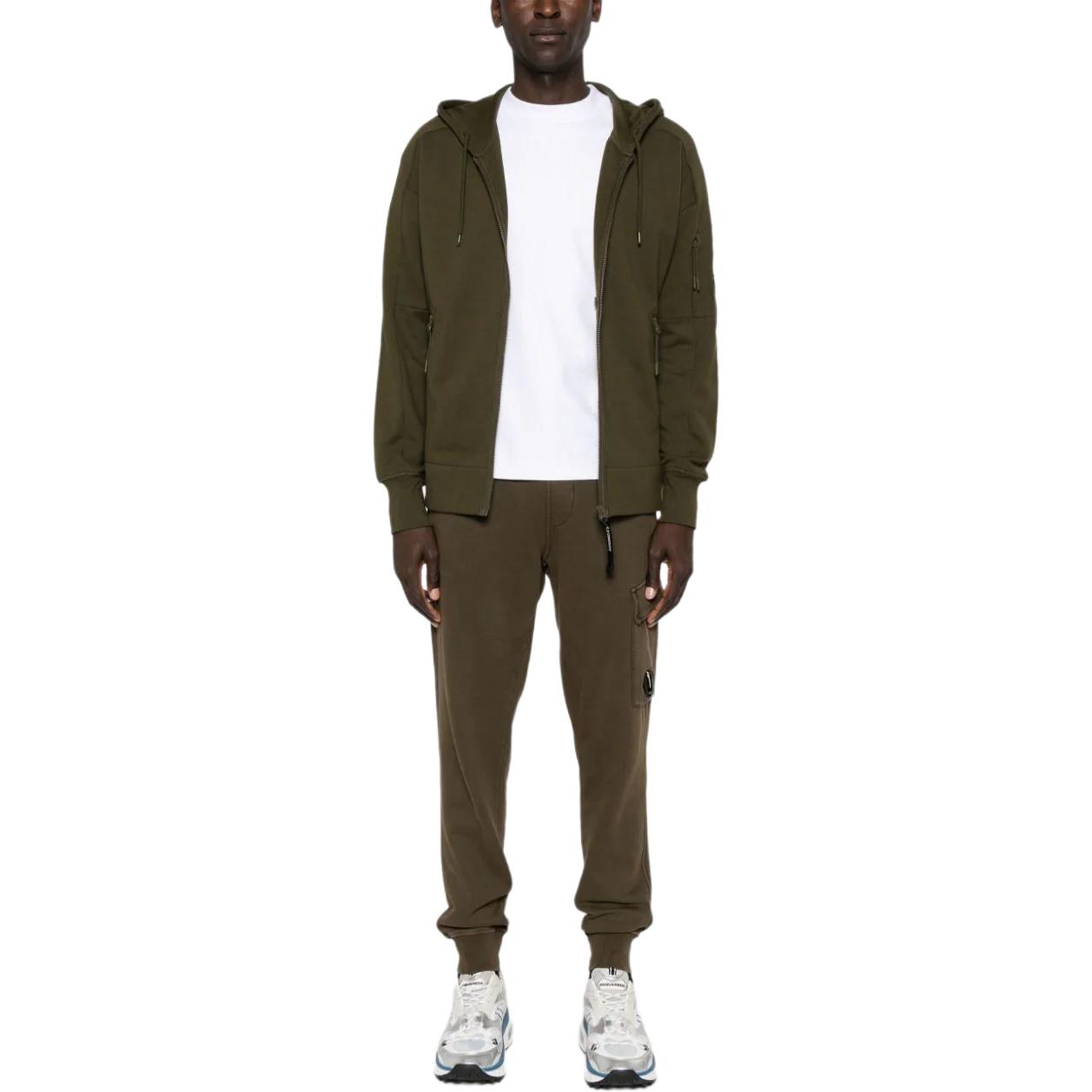 Lookbook C.P. Company FW24 Hoodie Lensa Detail Ivy Green Logo Sweatshirt. CMSS025A005086W-GREEN