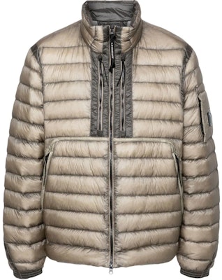 C.P. Company FW24 男裝輕量絎縫羽絨外套棕色附鏡片細節 CMOW034A006099A327 Order C.P. Company FW24 男裝輕量絎縫羽絨外套棕色附鏡片細節 CMOW034A006099A327