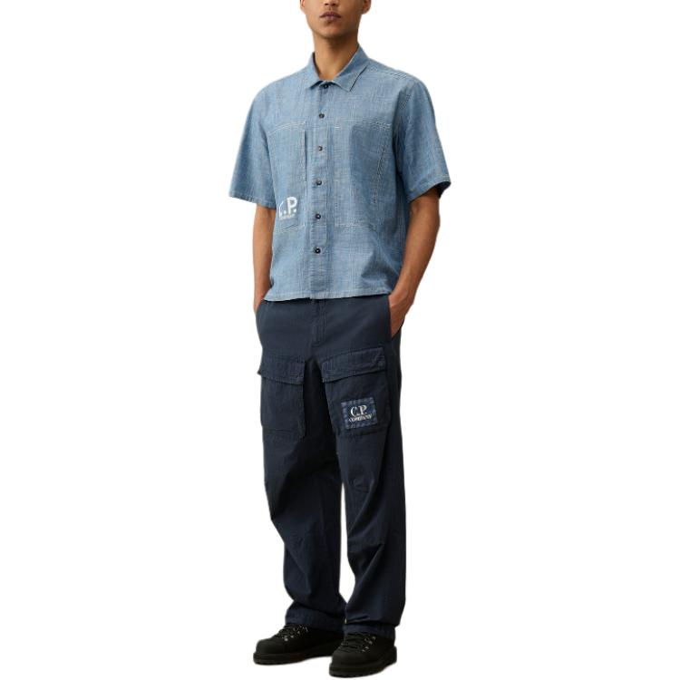 Lookbook C.P. カンパニー ロゴ ルーズフィット カーゴパンツ ブルー 快適 ドローコード式 CMPA135A005533G886
