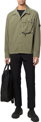 C.P. カンパニー SS22 グリーン 長袖シャツ ボタンアップ ポケットデザイン付き 12CMOS101A005782G-660 Lookbook C.P. カンパニー SS22 グリーン 長袖シャツ ボタンアップ ポケットデザイン付き 12CMOS101A005782G-660