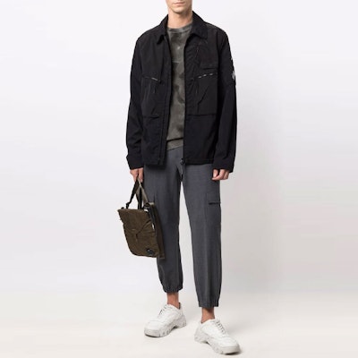 C.P. カンパニー SS22 ブラック ジャケット レンズディテール ナイロンパネルジッパー付き 11CMOS152A005782M999 Lookbook C.P. カンパニー SS22 ブラック ジャケット レンズディテール ナイロンパネルジッパー付き 11CMOS152A005782M999