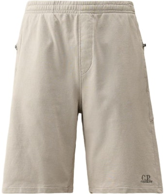 C.P. カンパニー SS24 リラックスフィット ミッドライズ ロゴプリントショーツ - ミスティグレー CMSB181A110039G913 Buy C.P. カンパニー SS24 リラックスフィット ミッドライズ ロゴプリントショーツ - ミスティグレー CMSB181A110039G913
