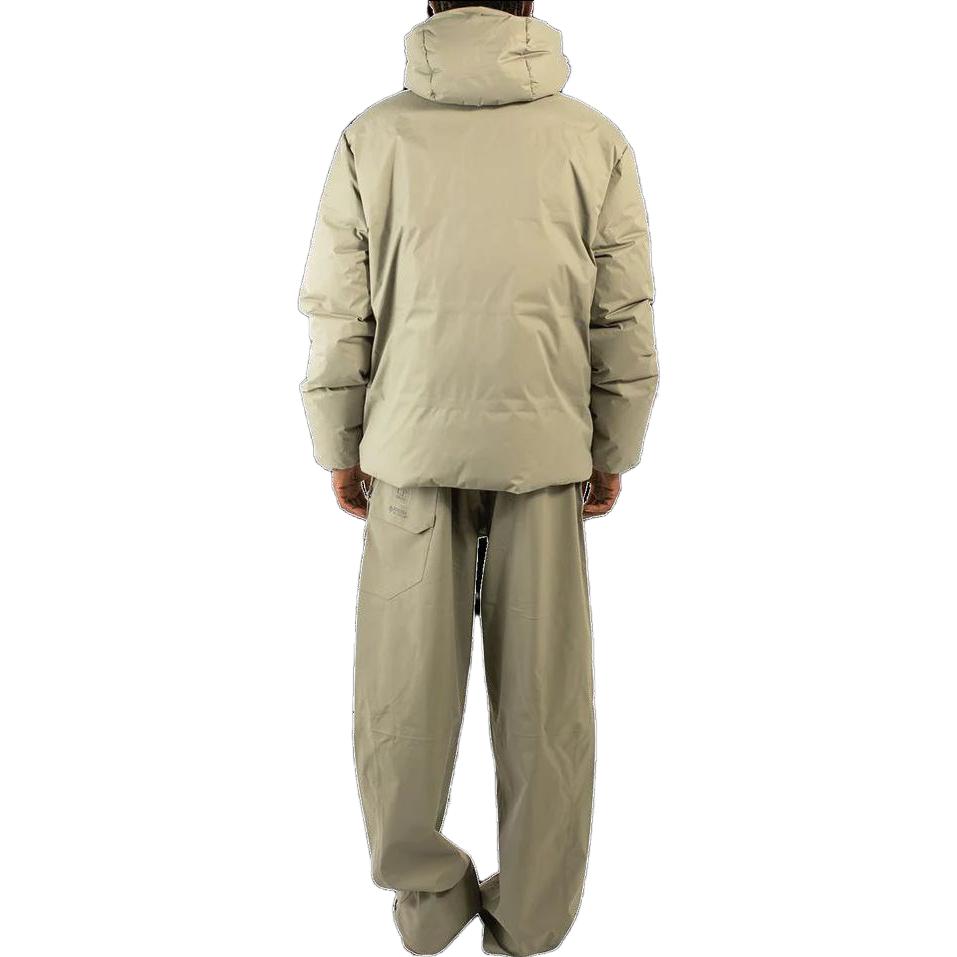 Shop C.P. カンパニー ユニセックス グリーンキルティングジャケット フード付きジッパーポケット 15CLOW015A006577A335