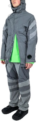 C.P. 컴퍼니 x 키코 코스타디노프 SS24 스틸 그레이 후드 루즈 핏 집업 재킷 남성용. CSOW004A005991G919 Shop C.P. 컴퍼니 x 키코 코스타디노프 SS24 스틸 그레이 후드 루즈 핏 집업 재킷 남성용. CSOW004A005991G919