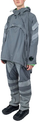 C.P. 컴퍼니 x 키코 코스타디노프 SS24 스틸 그레이 후드 루즈 핏 집업 재킷 남성용. CSOW004A005991G919 Details for C.P. 컴퍼니 x 키코 코스타디노프 SS24 스틸 그레이 후드 루즈 핏 집업 재킷 남성용. CSOW004A005991G919