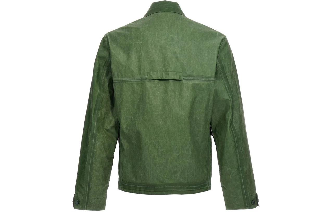 Lookbook Jaket Zip-Up Hijau C P Company dengan Cetakan Logo dan Kolar CMOW194A110078A649