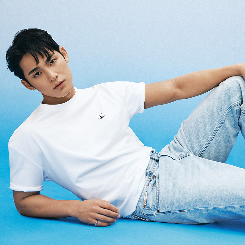 Shop 卡尔文克莱因90年代复古直筒牛仔裤男士浅蓝色丹宁裤 J325951