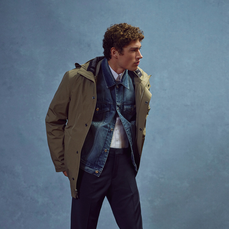 Lookbook Calvin Klein  American Retro Classic Denim Jacket with Studded Details 40EM799