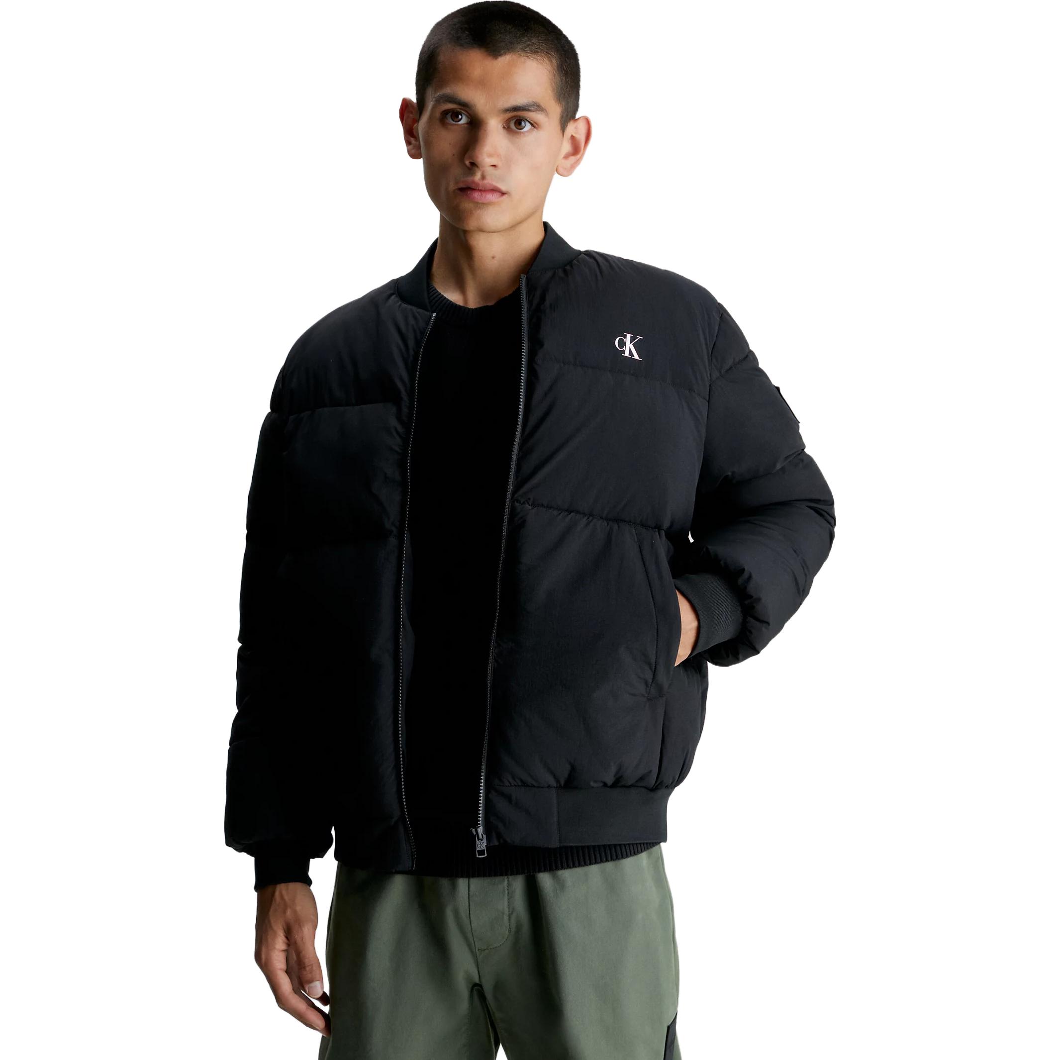 Lookbook CALVIN KLEIN Jaket Hitam Zip-Up Lengan Panjang Berkolar Kasual J30J324072-BEH