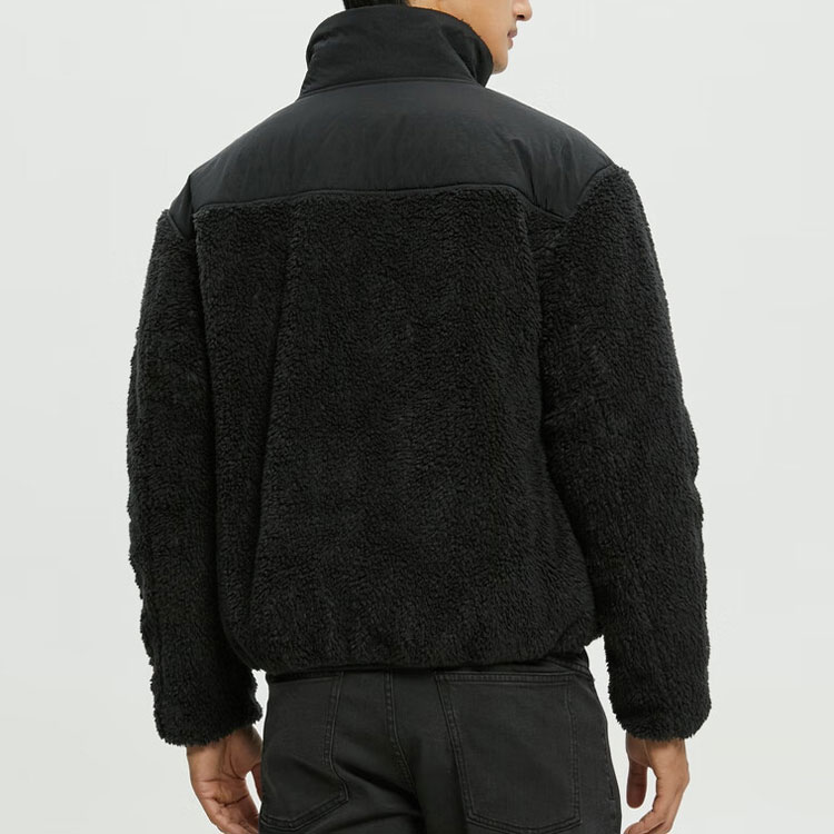 Shop Calvin Klein Jaket Fleece Hitam Bordir dengan Kerah Tegak. ZM02040-BEH