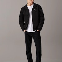 Calvin Klein Jaket Kasual Logo Hitam Zip-Up Gaya Eropa J30J325592-BEH Lookbook Calvin Klein Jaket Kasual Logo Hitam Zip-Up Gaya Eropa J30J325592-BEH