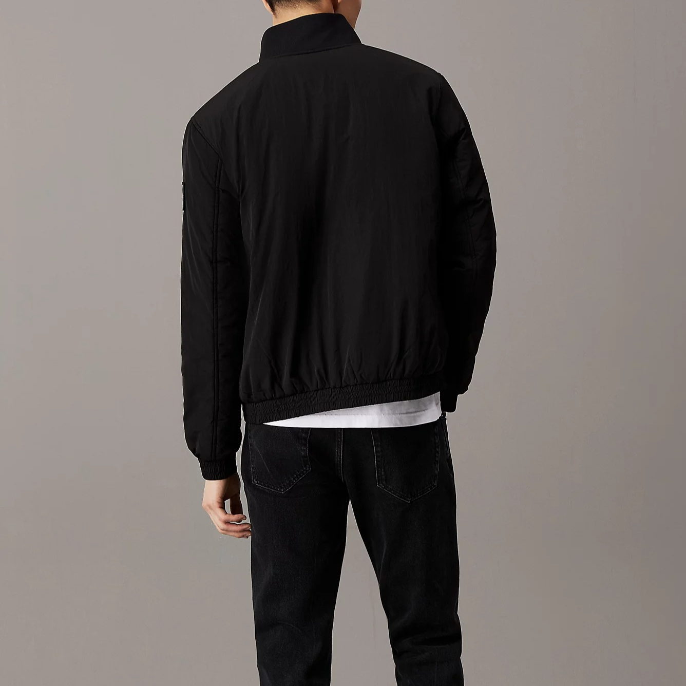 Shop Chaqueta Casual Negra con Cremallera y Logo Calvin Klein Estilo Europeo J30J325592-BEH