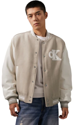 Chaqueta Varsity Colorblock Bordada Calvin Klein Casual. J324433 Cheap Chaqueta Varsity Colorblock Bordada Calvin Klein Casual. J324433