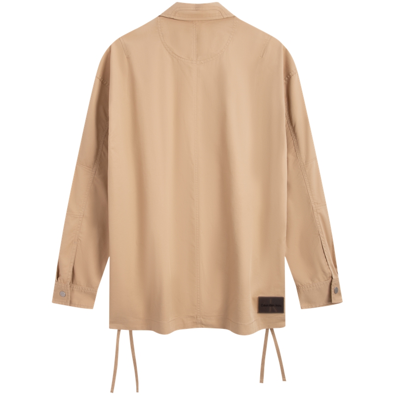 Lookbook Calvin Klein Kemeja Kasual Snap-Button Outdoor dengan Hujung Tali Serut. J325013