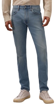 Calvin Klein Jeans Retro Klasik Distressed Stretch Tapered Denim Biru Muda J326117-1AA Lookbook Calvin Klein Jeans Retro Klasik Distressed Stretch Tapered Denim Biru Muda J326117-1AA