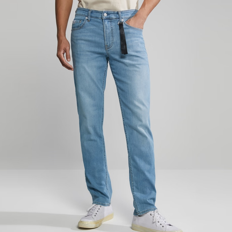 Lookbook Calvin Klein Cool Commute Slim Fit Quick-Dry Jeans Denim Cepat Kering. J323268-1AA