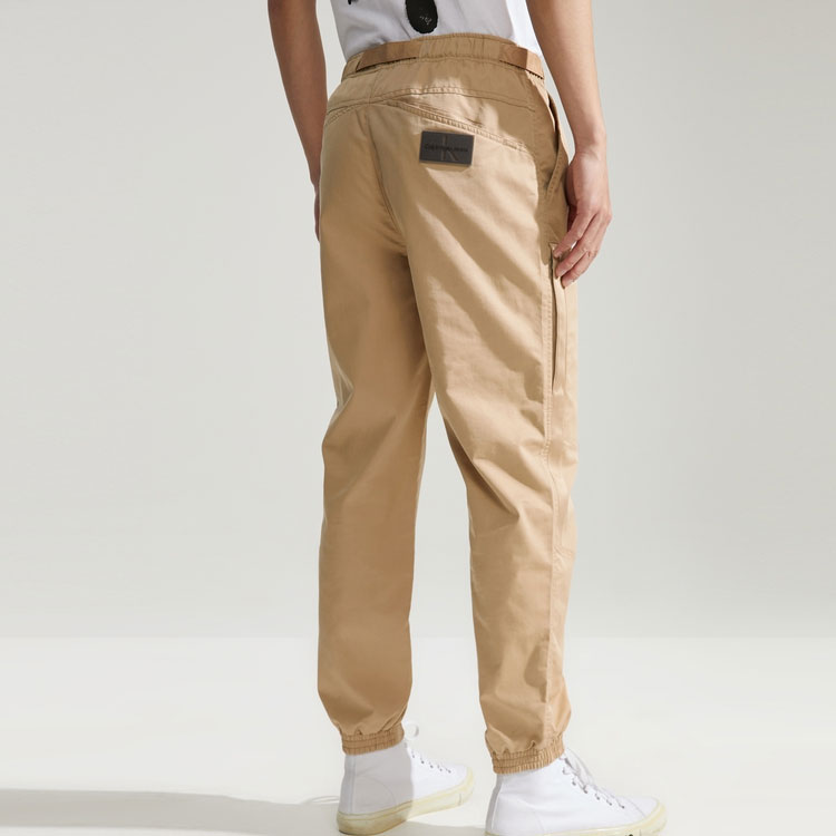 Purchase Pantalones Jogger Cargo Caqui Calvin Klein Estilo Casual y Versátil. J324999-PF2