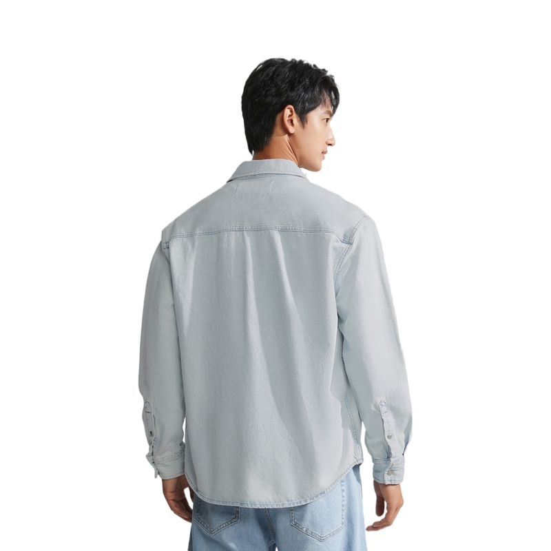 Purchase Camisa de algodón denim minimalista azul claro Calvin Klein con bolsillo. J322774-1AA