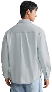 Camisa de algodón denim minimalista azul claro Calvin Klein con bolsillo. J322774-1AA Purchase Camisa de algodón denim minimalista azul claro Calvin Klein con bolsillo. J322774-1AA