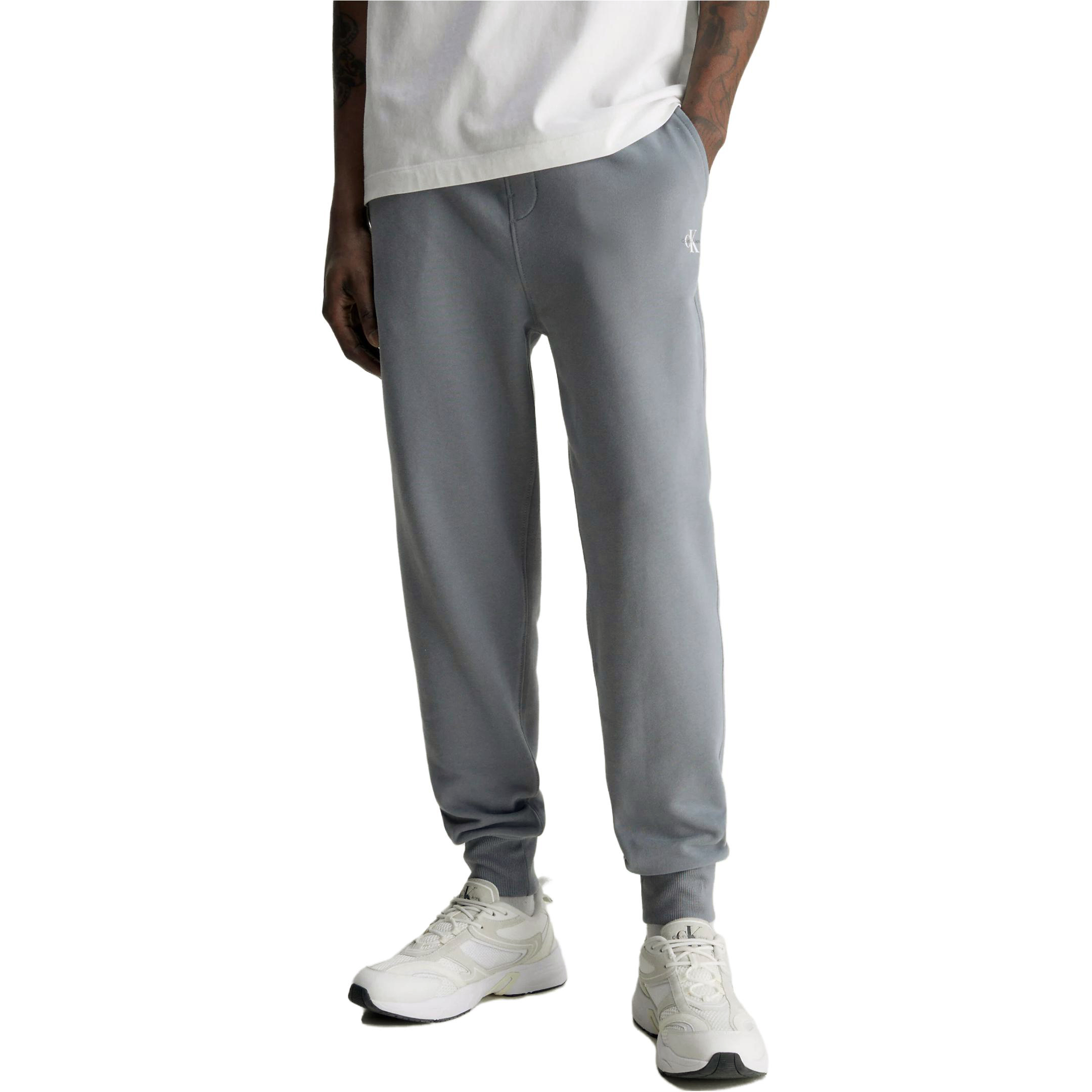 Purchase Calvin Klein Pantalones Jogger de Punto Gris con Logo Impreso. J30J322484-PN6