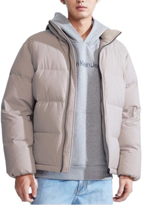 CALVIN KLEIN Logo Print Puffer Jacket Alghini Grey - Warm & Casual. J323229-PEE Shop CALVIN KLEIN Logo Print Puffer Jacket Alghini Grey - Warm & Casual. J323229-PEE