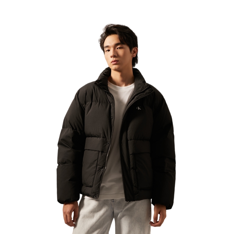 Purchase Calvin Klein Jaket Pendek Bulu dengan Poket Besar dan Rekaan Cetakan. J326810