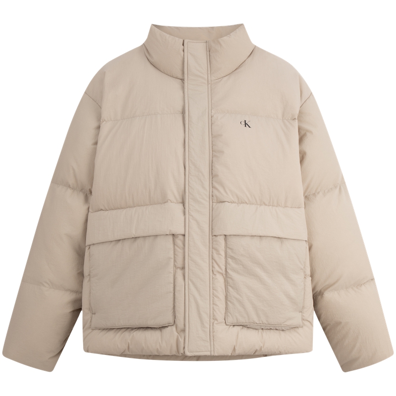 Sizing Calvin Klein Jaket Pendek Bulu dengan Poket Besar dan Rekaan Cetakan. J326810