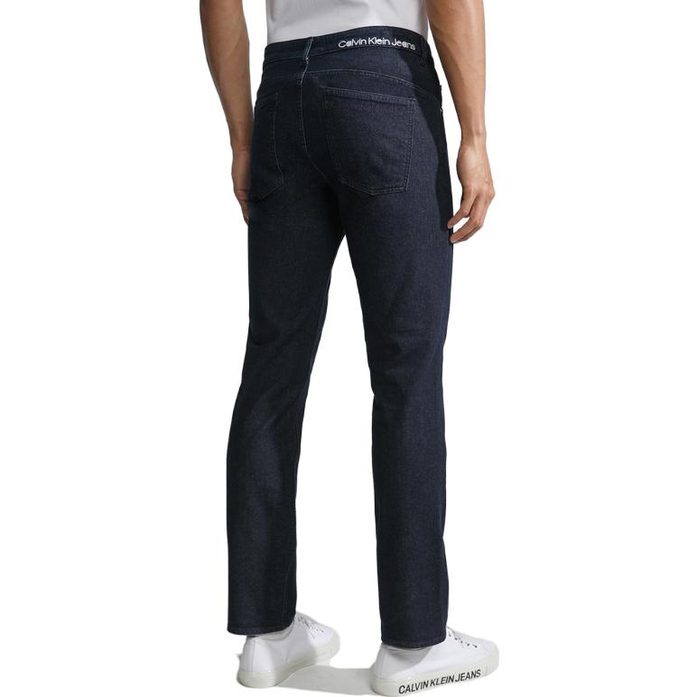 Shop Calvin Klein 修身刺繡彈性牛仔褲 黑色 J323110-1AP